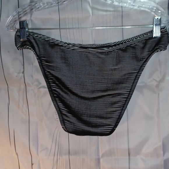 Shade & Shore 2 piece bikini - Picture 5 of 5